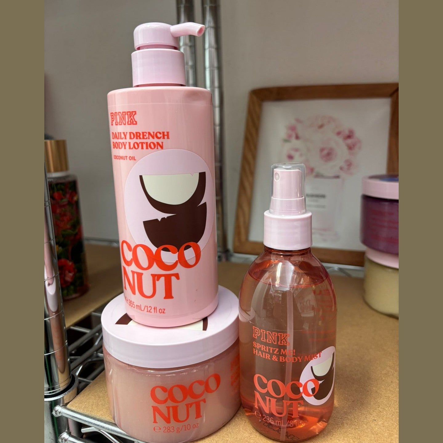 Victoria’s Secret Pink Set Coconut (Exfoliante + Crema Corporal + Body Mist)