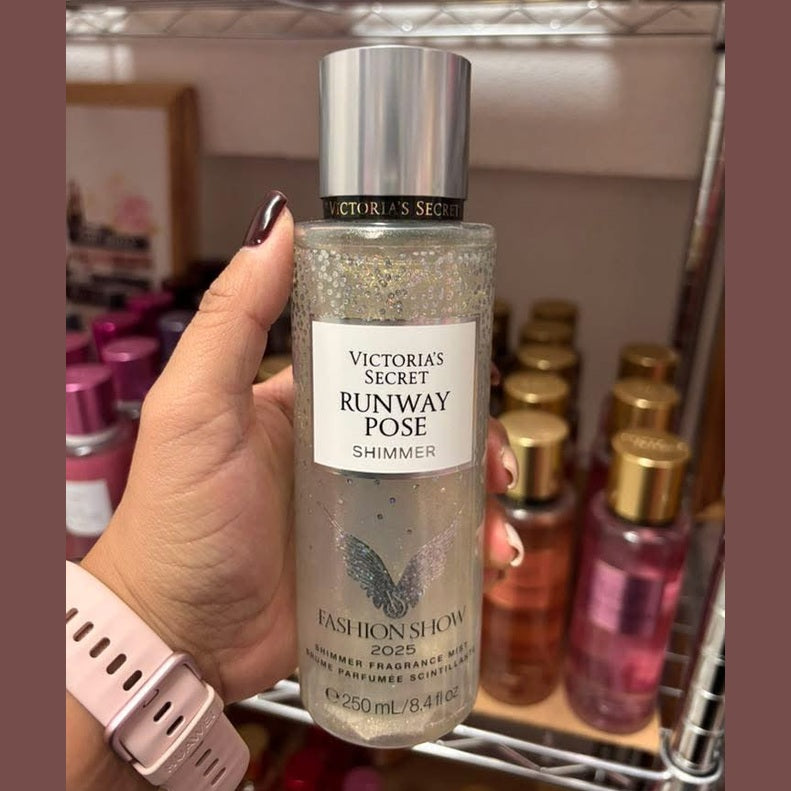 Victoria’s Secret – Runway Pose Shimmer (Fashion Show 2025)