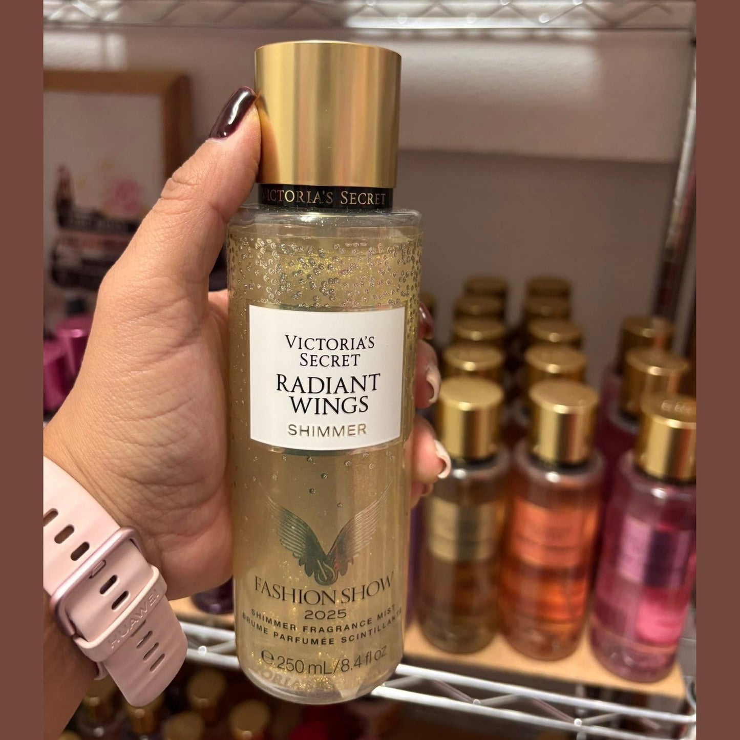 Victoria’s Secret – Radiant Wings Shimmer (Fashion Show 2025)