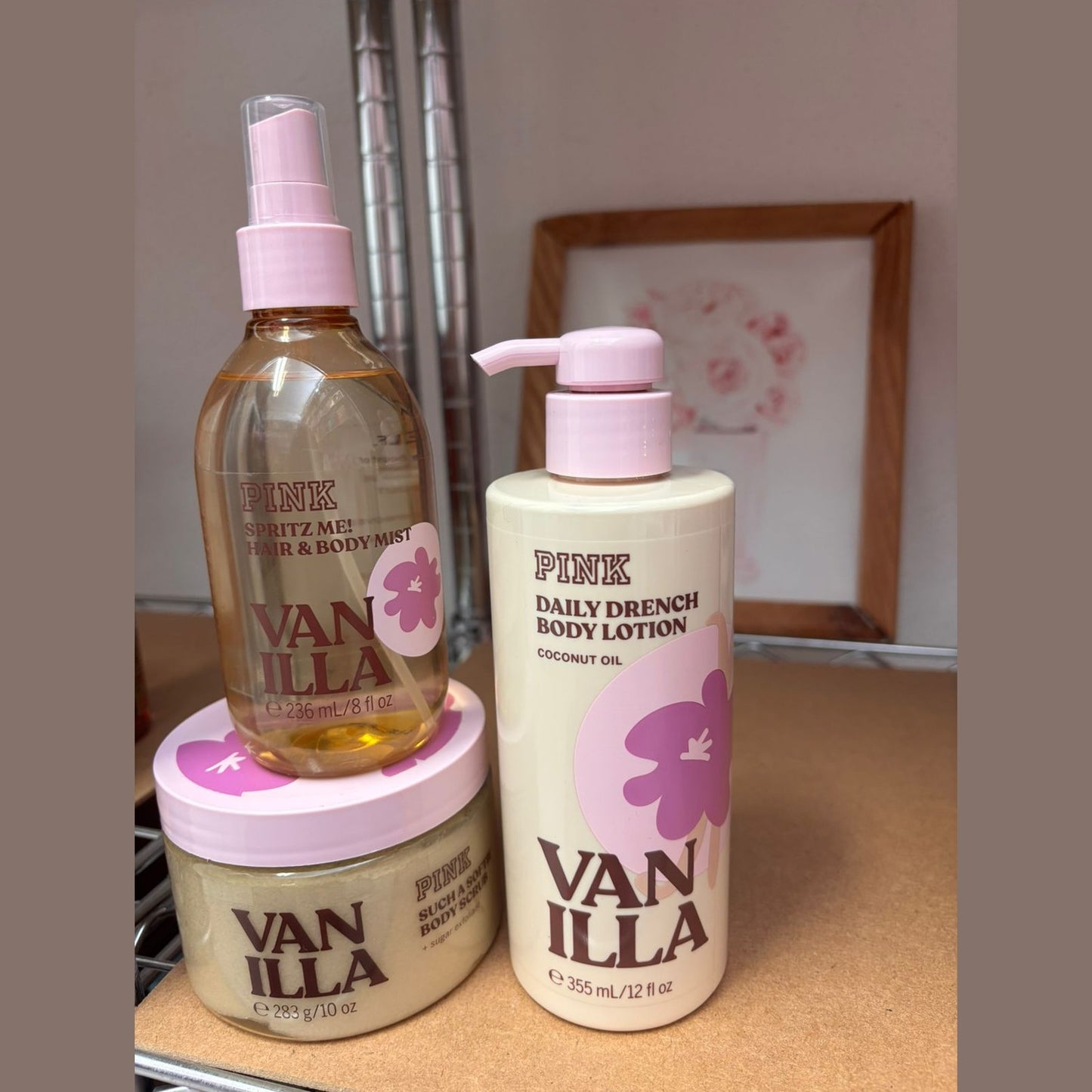 Victoria’s Secret Pink Set Vainilla (Exfoliante + Body+ Crema Corporal)